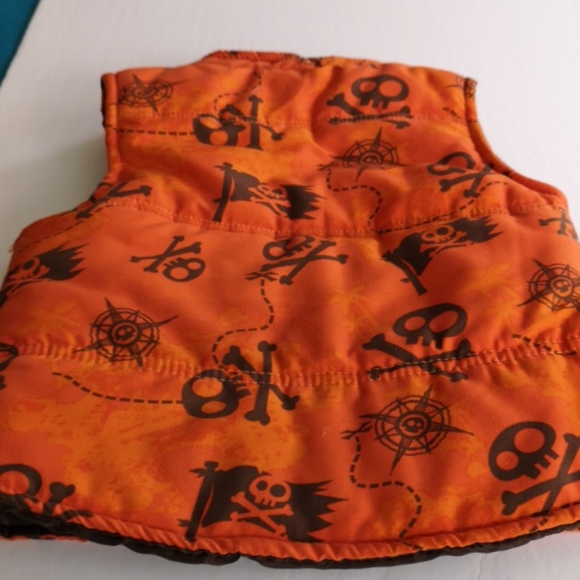Puffy Vest with Pirate Theme - Picture 6 of 8